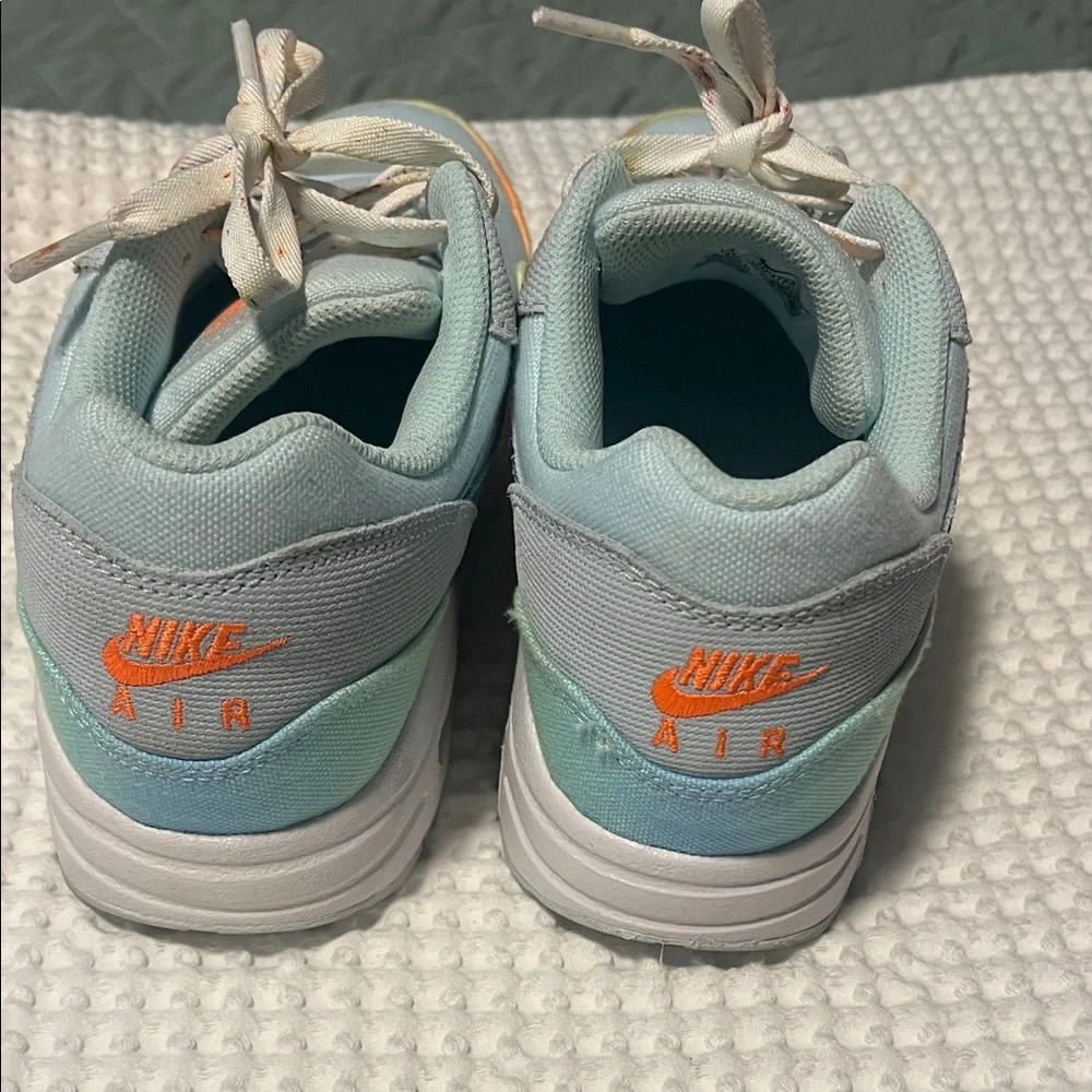 Nike Air Max women’s 8 / kids 6.5 with Orange and Blue Accents - Picture 3 of 5